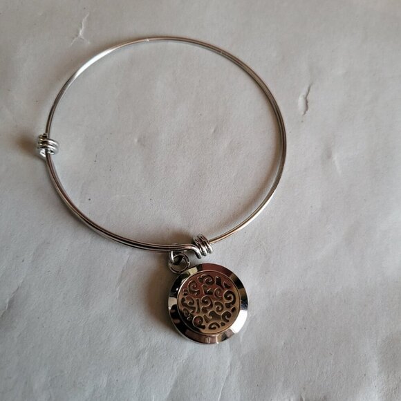Jewelry - STAINLESS STEEL AROMATHERAPY ESSENTIAL OIL BANGLE BRACELET